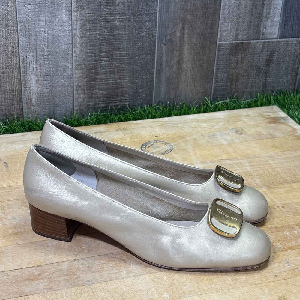 Vintage Salvatore Ferragamo Boutique Beige Leather Pumps Gold Buckle Sz 9C